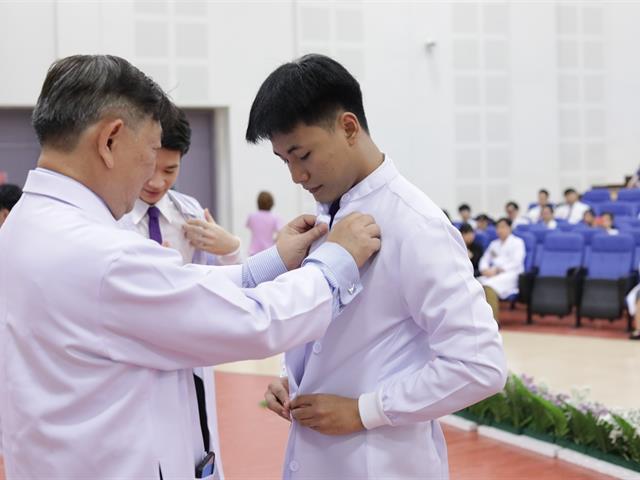 คณะทันตแพทยศาสตร์,มหาวิทยาลัยพะเยาจัดพิธีมอบเสื้อกาวน์แก่นิสิตทันตแพทย์,ชั้นปีที่,4