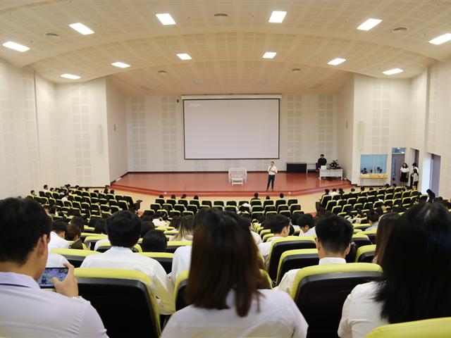 คณะวิทยาการจัดการและสารสนเทศศาสตร์,จัดโครงการปฐมนิเทศนิสิตฝึกงานและปัจฉิมนิสิต,เพื่อเตรียมความพร้อมให้กับนิสิตชั้นปีที่,4