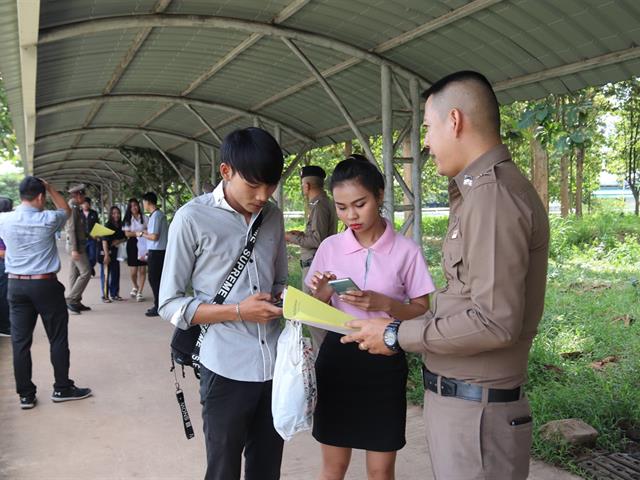 กองกิจการนิสิต,ร่วมกับ,สภ.แม่กา,ลงพื้นที่ประชาสัมพันธ์ช่องทางการรับแจ้งเหตุ