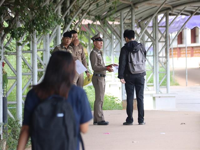 กองกิจการนิสิต,ร่วมกับ,สภ.แม่กา,ลงพื้นที่ประชาสัมพันธ์ช่องทางการรับแจ้งเหตุ