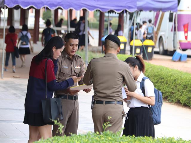 กองกิจการนิสิต,ร่วมกับ,สภ.แม่กา,ลงพื้นที่ประชาสัมพันธ์ช่องทางการรับแจ้งเหตุ
