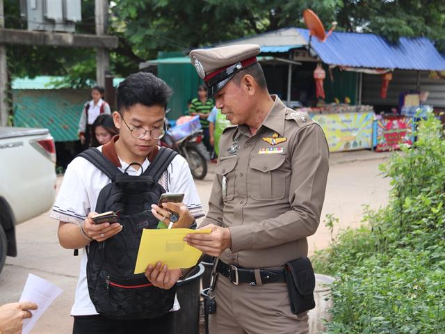 กองกิจการนิสิต,ร่วมกับ,สภ.แม่กา,ลงพื้นที่ประชาสัมพันธ์ช่องทางการรับแจ้งเหตุ
