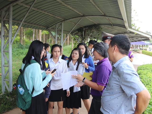 กองกิจการนิสิต,ร่วมกับ,สภ.แม่กา,ลงพื้นที่ประชาสัมพันธ์ช่องทางการรับแจ้งเหตุ