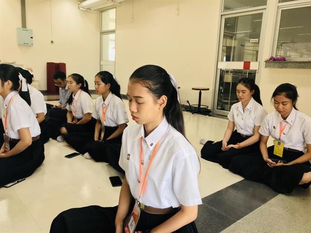 คณะพยาบาลศาสตร์,จัดพิธีทำบุญตักบาตร,ข้าวสาร,อาหารแห้ง,เนื่องในวันคล้ายวันพระราชสมภพของสมเด็จพระศรีนครินทราบรมราชชนนี,และวันพยาบาลแห่งชาติ,ประจำปีการศึกษา,2562