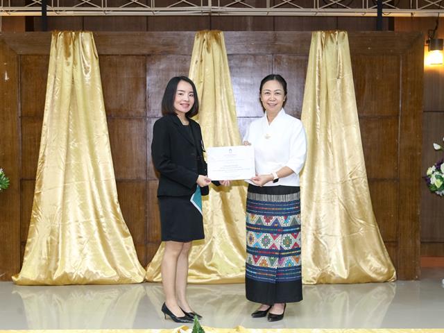 อธิการบดีมหาวิทยาลัยพะเยา,สร้างขวัญและกำลังใจมอบรางวัล,PR,Ranking,Award,เครือข่ายประชาสัมพันธ์,ในโครงการเครือข่ายประชาสัมพันธ์และสื่อสารองค์กร,มพ.,ปีที่,10