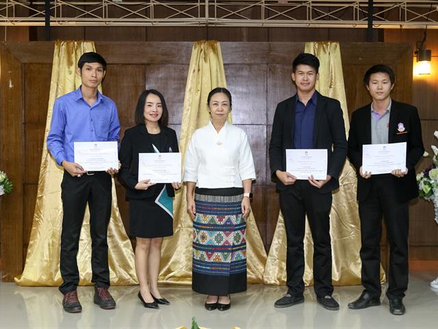 อธิการบดีมหาวิทยาลัยพะเยา,สร้างขวัญและกำลังใจมอบรางวัล,PR,Ranking,Award,เครือข่ายประชาสัมพันธ์,ในโครงการเครือข่ายประชาสัมพันธ์และสื่อสารองค์กร,มพ.,ปีที่,10