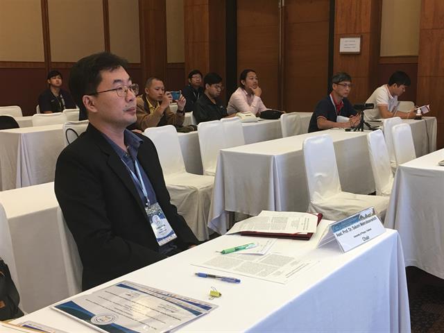 รองคณบดีฝ่ายวิจัยและนวัตกรรม,คณะเทคโนโลยีสารสนเทศและการสื่อสาร,ได้รับเชิญให้เป็น,Session,Chair,และร่วมนำเสนอผลงานวิจัย,ในการประชุมวิชาการระดับนานาชาติ,IEEE,iSAI-NLP,2019