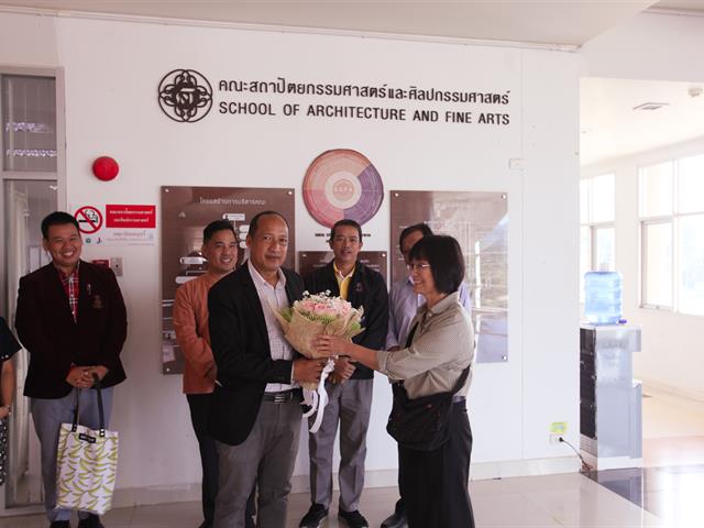 คณาจารย์,และบุคลากรได้ให้การต้อนรับ,รองศาสตราจารย์จันทนี,เพชรานนท์,ในโอกาสเข้ารับตำแหน่งคณบดี,คณะสถาปัตยกรรมศาสตร์และศิลปกรรมศาสตร์