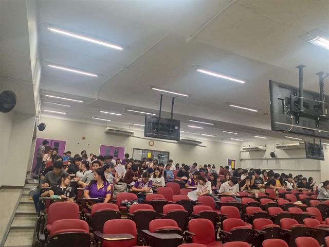 คณะนิติศาสตร์ได้จัดทำโครงการพัฒนาศักยภาพการเรียนรู้ของนิสิตให้อยู่และเรียนอย่างมีความสุข