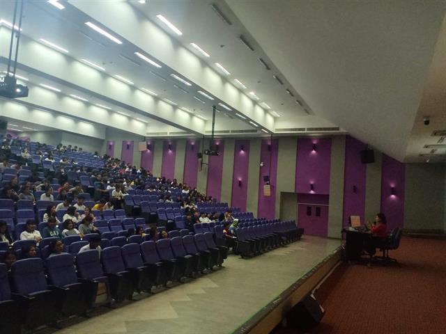 คณะนิติศาสตร์ได้จัดทำโครงการพัฒนาศักยภาพการเรียนรู้ของนิสิตให้อยู่และเรียนอย่างมีความสุข
