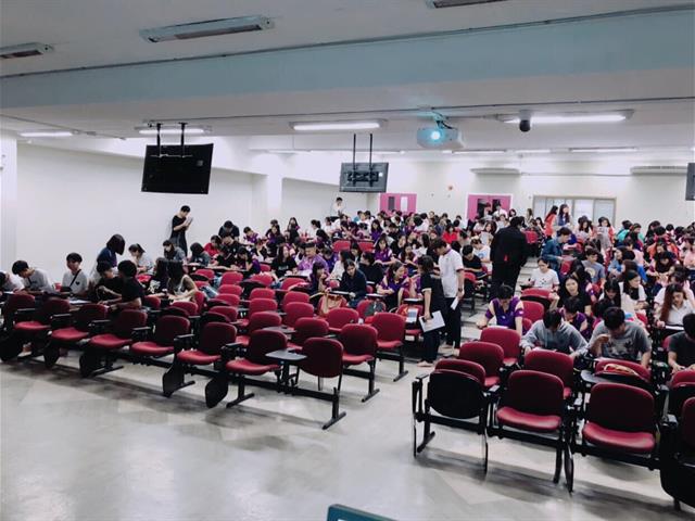 คณะนิติศาสตร์ได้จัดทำโครงการพัฒนาศักยภาพการเรียนรู้ของนิสิตให้อยู่และเรียนอย่างมีความสุข