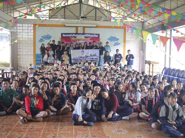 นิสิตวิทยาเขตเชียงรายหลักสูตรศิลปศาสตรบัณฑิต,สาขาวิชาพัฒนาสังคม,(โครงการพิเศษ),มอบสิ่งของเครื่องใช้พร้อมอุปกรณ์กีฬาให้กับโรงเรียนผาขวางวิทยา,ต.แม่ยาว,อ.เมืองเชียงราย,จ.เชียงราย