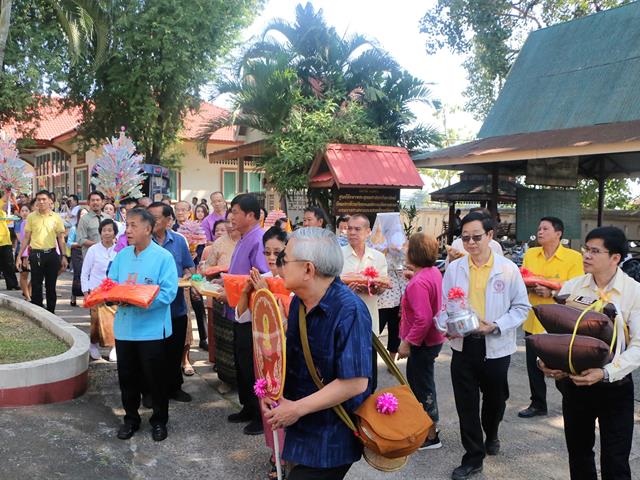 ศาสตราจารย์,นายแพทย์,วีระพล,จันทร์ดียิ่ง,ทอดกฐินวัดแม่กาห้วยเคียน,ร่วมกับศูนย์การแพทย์และโรงพยาบาลมหาวิทยาลัยพะเยา