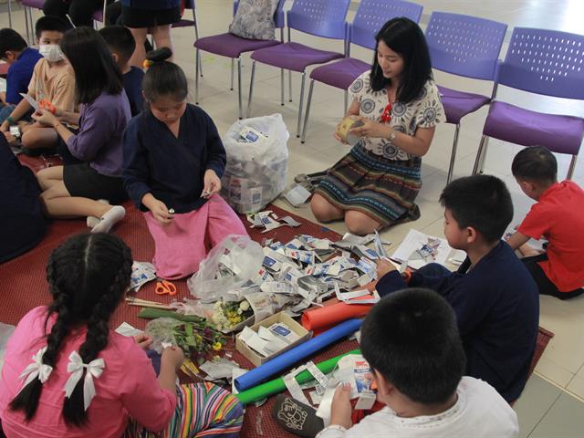 โรงเรียนสาธิตม.พะเยา,จัดกิจกรรมยี่เป็งรำลึกเพื่ออนุรักษ์วัฒนธรรมลอยกระทง,ประจำปี,2562