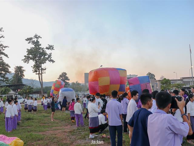 โรงเรียนสาธิตม.พะเยา,จัดกิจกรรมยี่เป็งรำลึกเพื่ออนุรักษ์วัฒนธรรมลอยกระทง,ประจำปี,2562