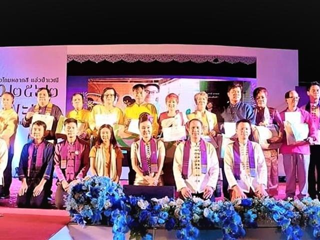 ผู้บริหารมหาวิทยาลัยพะเยา,สืบสานประเพณีลอยกระทงยี่เป็งกว๊านพะเยาเดินขบวนแห่กระทงใหญ่ร่วมกับชุมชนจังหวัดพะเยา,กว่า,27,ขบวน,