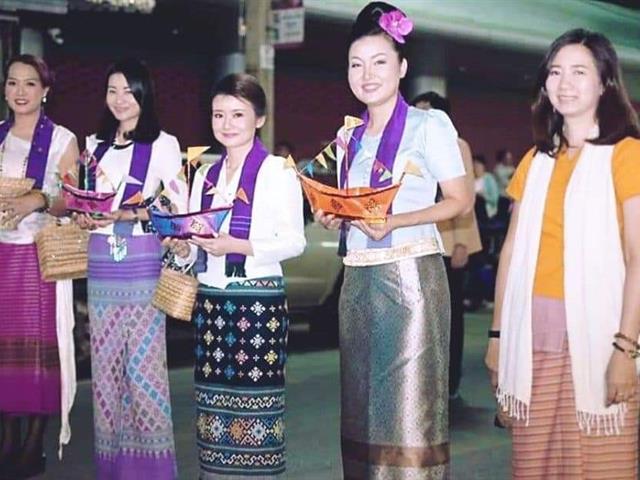 ผู้บริหารมหาวิทยาลัยพะเยา,สืบสานประเพณีลอยกระทงยี่เป็งกว๊านพะเยาเดินขบวนแห่กระทงใหญ่ร่วมกับชุมชนจังหวัดพะเยา,กว่า,27,ขบวน,