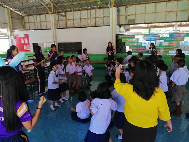 คณะแพทยศาสตร์,นำโดย,ดร.บุญลือ,ฉิมบ้านไร่,ผู้ช่วยคณบดี,ฝ่ายบริการวิชาการและกิจการพิเศษ,ร่วมกิจกรรมค่ายอาสาปันรักเพื่อน้อง,