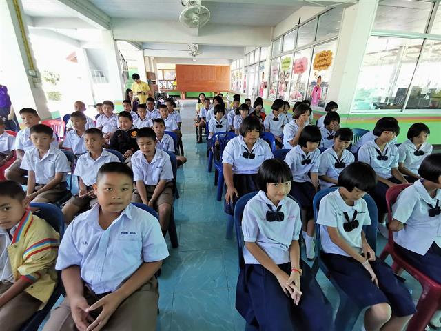 คณะแพทยศาสตร์,นำโดย,ดร.บุญลือ,ฉิมบ้านไร่,ผู้ช่วยคณบดี,ฝ่ายบริการวิชาการและกิจการพิเศษ,ร่วมกิจกรรมค่ายอาสาปันรักเพื่อน้อง,