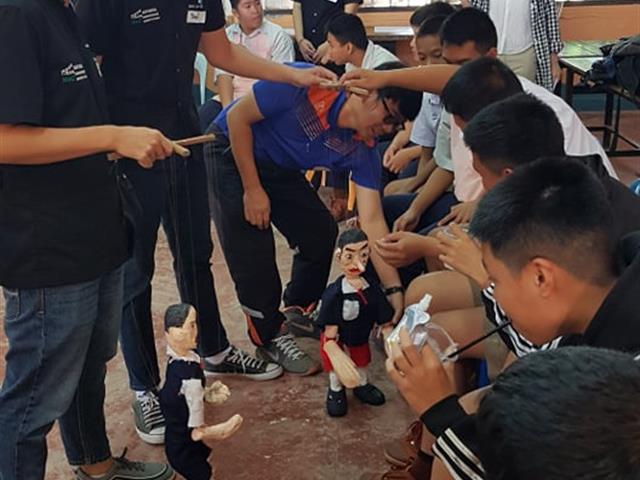 สาขาวิชาการสื่อสารสื่อใหม่,คณะวิทยาการจัดการและสารสนเทศศาสตร์,มหาวิทยาลัยพะเยา,จัดกิจกรรมลดการเกิดความรุนแรงในโรงเรียนผ่านสื่อละครหุ่นสายแบบมีส่วนร่วม,ณ,โรงเรียนฟากกว๊านวิทยาคม,ตำบลบ้านตุ่น,อำเภอเมืองพะเยา,จังหวัดพะเยา