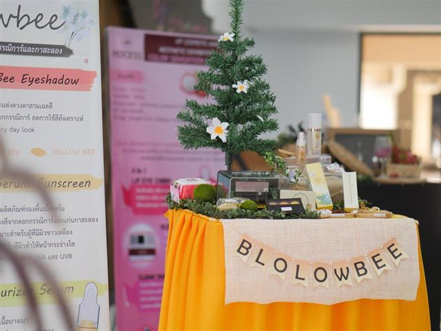 นิทรรศการวิทยาศาสตร์เครื่องสำอาง มหาวิทยาลัยพะเยา ครั้งที่ 2 นิทรรศการวิทยาศาสตร์เครื่องสำอาง มหาวิทยาลัยพะเยา ครั้งที่ 2 สัมผัสแห่งสี (UP COSMETIC AND AESTHETIC EXHIBITION 2nd “color sensation”