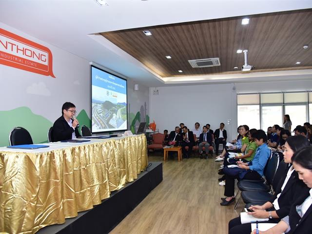 คณะศิลปศาสตร์ได้รับเชิญเข้าร่วมสร้างความร่วมมือทางวิชาการ (MOU)  กับบริษัทปิ่นทอง อินดัสเตรียล ปาร์ค จำกัด (มหาชน)