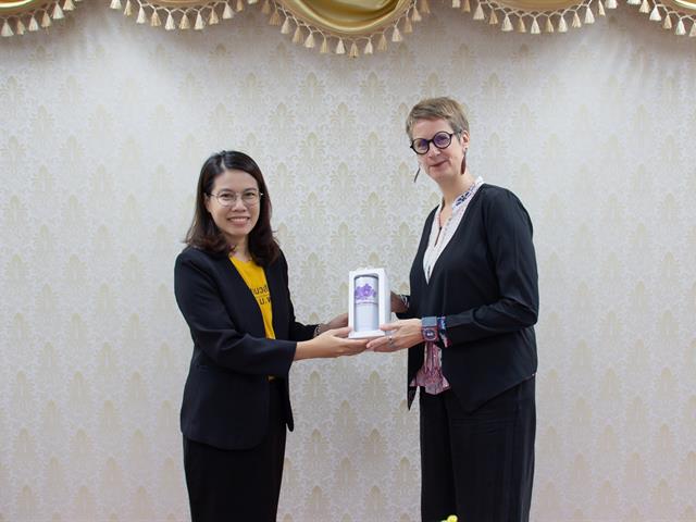 ผู้บริหารคณะศิลปศาสตร์ ปรึกษาหารือความร่วมมือด้านวิชาการ กับ คุณคาโรลีน ชมิตต์ ผู้ช่วยที่ปรึกษาด้านภาษาฝรั่งเศสจากสถานเอกอัครราชทูตฝรั่งเศสประจำประเทศไทย
