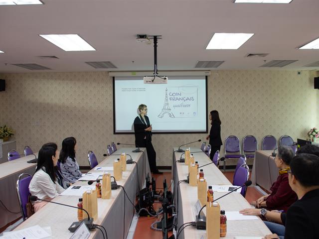 ผู้บริหารคณะศิลปศาสตร์ ปรึกษาหารือความร่วมมือด้านวิชาการ กับ คุณคาโรลีน ชมิตต์ ผู้ช่วยที่ปรึกษาด้านภาษาฝรั่งเศสจากสถานเอกอัครราชทูตฝรั่งเศสประจำประเทศไทย