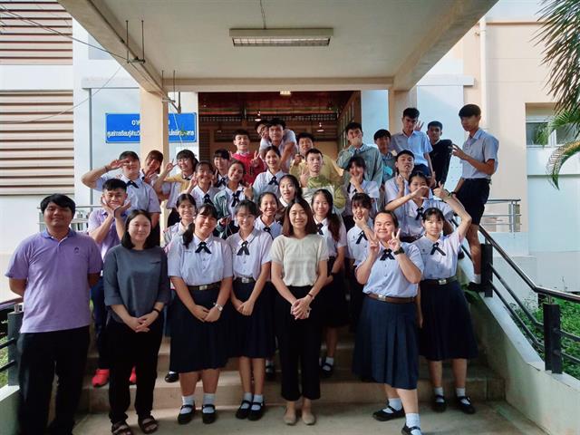 สาขาวิทยาศาสตร์และเทคโนโลยีการอาหาร คณะเกษตรศาสตร์และทรัพยากรธรรมชาติ ม.พะเยา จัดอบรมการทำไอศกรีมนมและสตอเบอรี่เชอร์เบท ให้กับเด็กๆ นักเรียน โรงเรียนสาธิตมหาวิทยาลัยพะเยา