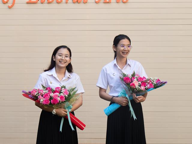 คณะผู้บริหารคณะศิลปศาสตร์ ร่วมแสดงความยินดีกับนิสิตสาขาวิชาภาษาไทย คณะศิลปศาสตร์  ที่ได้รับรางวัลชนะเลิศ และรางวัลชมเชย การประกวดสุนทรพจน์อุดมศึกษา เฉลิมพระเกียรติพระบรมราชจักรีวงศ์ ประจำปี 2562