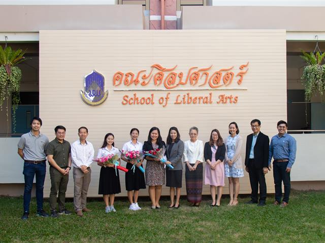 คณะผู้บริหารคณะศิลปศาสตร์ ร่วมแสดงความยินดีกับนิสิตสาขาวิชาภาษาไทย คณะศิลปศาสตร์  ที่ได้รับรางวัลชนะเลิศ และรางวัลชมเชย การประกวดสุนทรพจน์อุดมศึกษา เฉลิมพระเกียรติพระบรมราชจักรีวงศ์ ประจำปี 2562