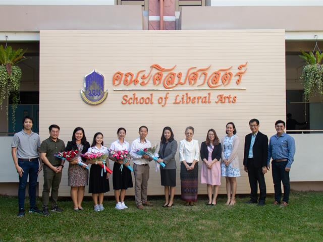คณะผู้บริหารคณะศิลปศาสตร์ ร่วมแสดงความยินดีกับนิสิตสาขาวิชาภาษาไทย คณะศิลปศาสตร์  ที่ได้รับรางวัลชนะเลิศ และรางวัลชมเชย การประกวดสุนทรพจน์อุดมศึกษา เฉลิมพระเกียรติพระบรมราชจักรีวงศ์ ประจำปี 2562