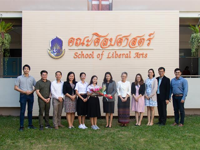 คณะผู้บริหารคณะศิลปศาสตร์ ร่วมแสดงความยินดีกับนิสิตสาขาวิชาภาษาไทย คณะศิลปศาสตร์  ที่ได้รับรางวัลชนะเลิศ และรางวัลชมเชย การประกวดสุนทรพจน์อุดมศึกษา เฉลิมพระเกียรติพระบรมราชจักรีวงศ์ ประจำปี 2562