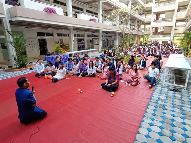 กิจกรรมทำบุญตักบาตร