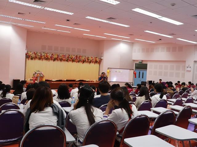 ทำนุบำรุงศิลปและวัฒนธรรม ประดิษฐ์โคมแขวนแบบล้านนา