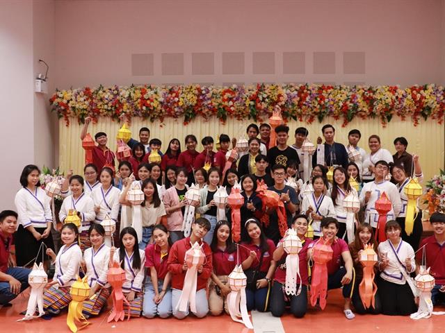 ทำนุบำรุงศิลปและวัฒนธรรม ประดิษฐ์โคมแขวนแบบล้านนา