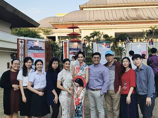 คณะศิลปศาสตร์ร่วมจัดนิทรรศการในโครงการ ชมรมภาษาและวัฒนธรรมนานาชาติ และ โครงการ International Awareness and Mobility เพื่อก้าวสู่ความเป็นสากล