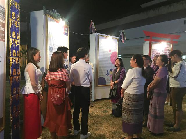 คณะศิลปศาสตร์ร่วมจัดนิทรรศการในโครงการ ชมรมภาษาและวัฒนธรรมนานาชาติ และ โครงการ International Awareness and Mobility เพื่อก้าวสู่ความเป็นสากล