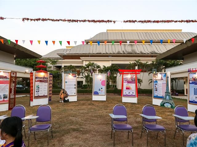 คณะศิลปศาสตร์ร่วมจัดนิทรรศการในโครงการ ชมรมภาษาและวัฒนธรรมนานาชาติ และ โครงการ International Awareness and Mobility เพื่อก้าวสู่ความเป็นสากล