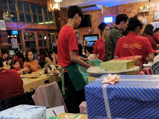 บุคคลากรคณะวิทยาศาสตร์การแพทย์ร่วมโครงการทำบุญปีใหม่