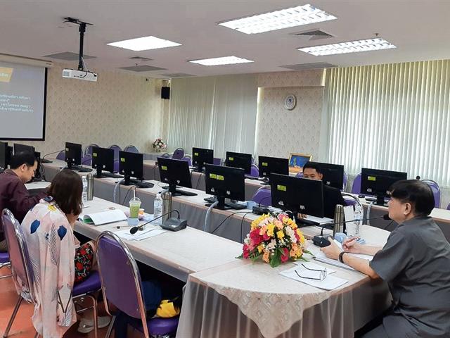คณะศิลปศาสตร์ดำเนินการพิจารณาโครงร่างวิทยานิพนธ์ ของนิสิตระดับปริญญาโท  หลักสูตรศิลปศาสตรมหาบัณฑิต สาขาวิชาภาษาไทย