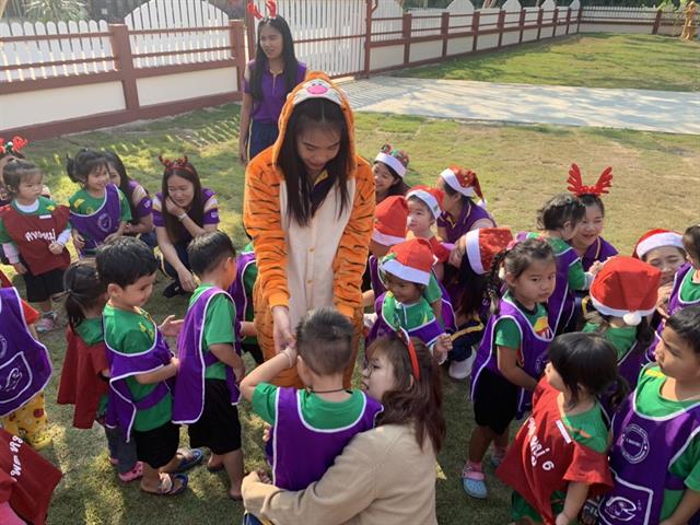 นิสิตหลักสูตรโภชนาการและการกำหนดอาหาร ฝึกปฏิบัติการชุมชนต่อเนื่องเป็นสัปดาห์ที่ 3 และร่วมจัดงานคริสมาสต์ ณ ศูนย์พัฒนาเด็กเล็กตำบลจำป่าหวาย