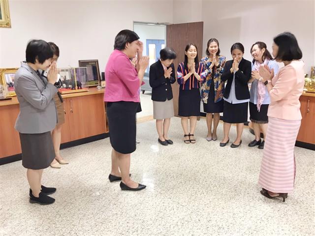คณะพยาบาลศาสตร์ เข้ามอบกระเช้าเพื่อขอพรปีใหม่ ท่านอธิการบดีมหาวิทยาลัยพะเยา