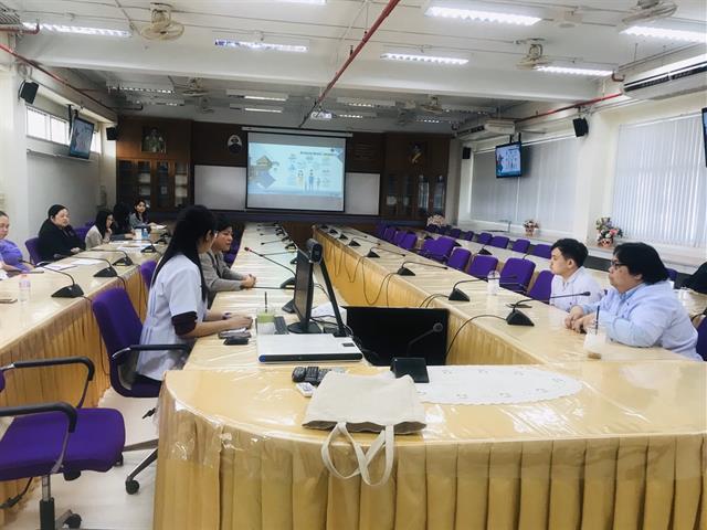 รับฟังการประชาสัมพันธ์ สิทธิการรักษาพยาบาล ระบบหลักประกันสุขภาพแห่งชาติและระบบประกันสังคม