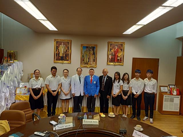คณะแพทยศาสตร์ มหาวิทยาลัยพะเยา ได้เข้าร่วมพิธีมอบทุนการศึกษามูลนิธิทุนแพทย์เพื่อปวงประชา ณ คณะแพทยศาสตร์ มหาวิทยาลัยเชียงใหม่ 