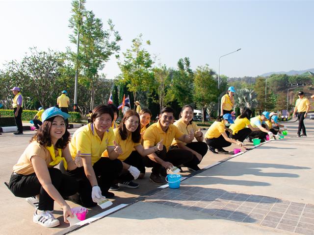 คณะศิลปศาสตร์เข้าร่วมกิจกรรมจิตอาสา ทาสีเส้นจราจร  บริเวณด้านหน้าหอประชุมพญางำเมือง มหาวิทยาลัยพะเยา
