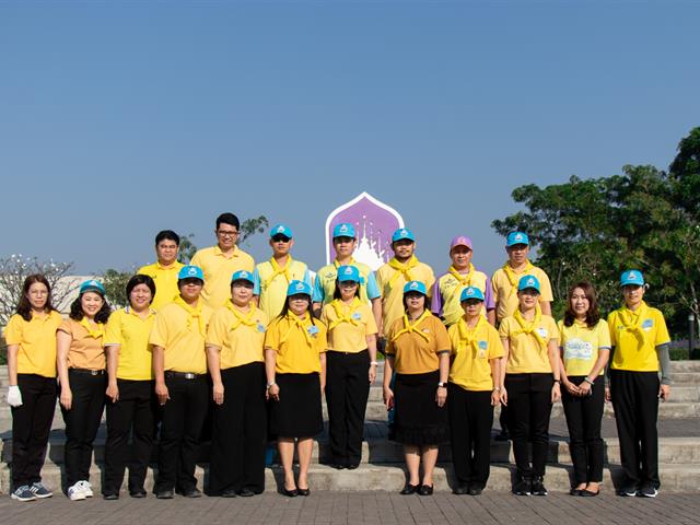 คณะศิลปศาสตร์เข้าร่วมกิจกรรมจิตอาสา ทาสีเส้นจราจร  บริเวณด้านหน้าหอประชุมพญางำเมือง มหาวิทยาลัยพะเยา