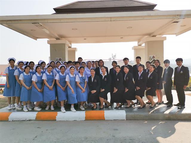 อธิการบดี มหาวิทยาลัยพะเยา รองศาสตราจารย์ ดร. สุภกร พงศบางโพธิ์ พร้อมด้วยคณะผู้บริหาร เจ้าหน้าที่ และนิสิตมหาวิทยาลัยพะเยา เข้าเฝ้ารับและส่งเสด็จ สมเด็จพระเจ้าน้องนางเธอ เจ้าฟ้าจุฬาภรวลัยลักษณ์ อัครราชกุมารี กรมพระศรีสวางควัฒนวรขัตติยราชนารี เสด็จเยี่ยมหน่วยแพทย์ พอ.สว. 