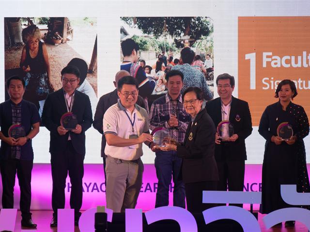 คณะศิลปศาสตร์เข้าร่วมจัดบูธนิทรรศการ “1 คณะ 1 สัญลักษณ์ความสำเร็จ”  ณ อาคาร 99 ปี พระอุบาลีคุณูปมาจารย์ (ปวง ธมฺมปญฺโญ) มหาวิทยาลัยพะเยา