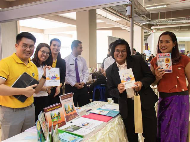 คณะศิลปศาสตร์เข้าร่วมจัดบูธนิทรรศการ “1 คณะ 1 สัญลักษณ์ความสำเร็จ”  ณ อาคาร 99 ปี พระอุบาลีคุณูปมาจารย์ (ปวง ธมฺมปญฺโญ) มหาวิทยาลัยพะเยา